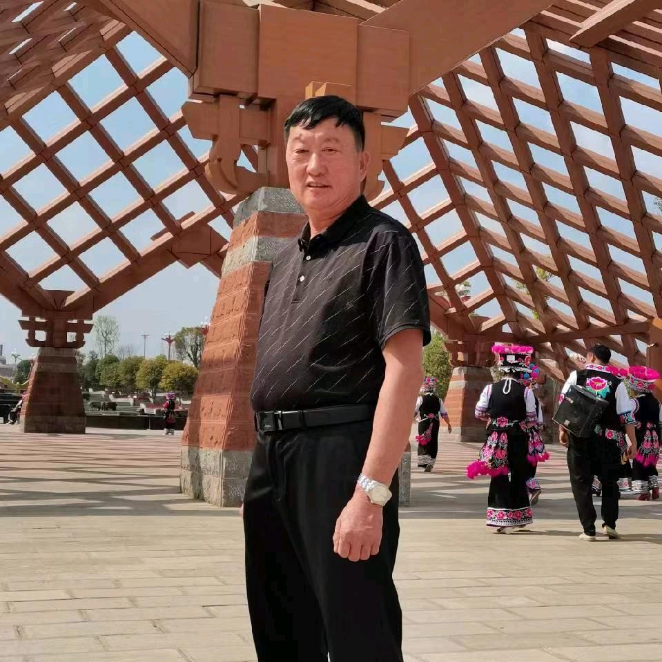 云南潇洒老头