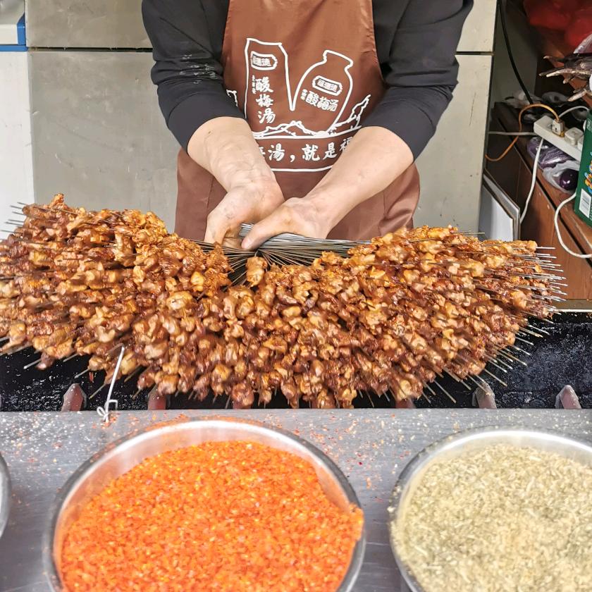 西安市临潼区行者街办李伟烤肉店