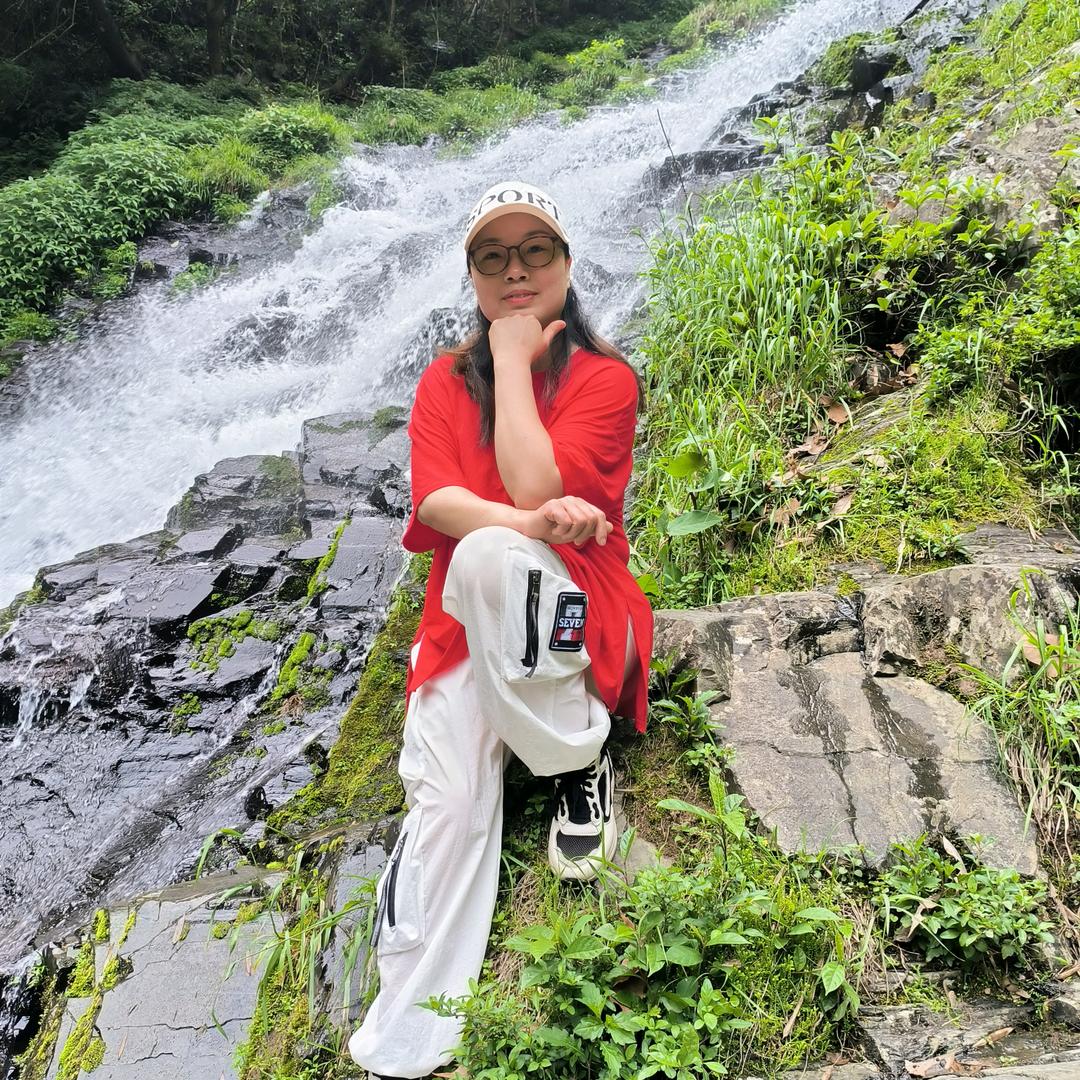 小名飞飞（辣妹子鼓舞团队长）