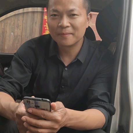 景德镇华晨，金秋服饰一方华金