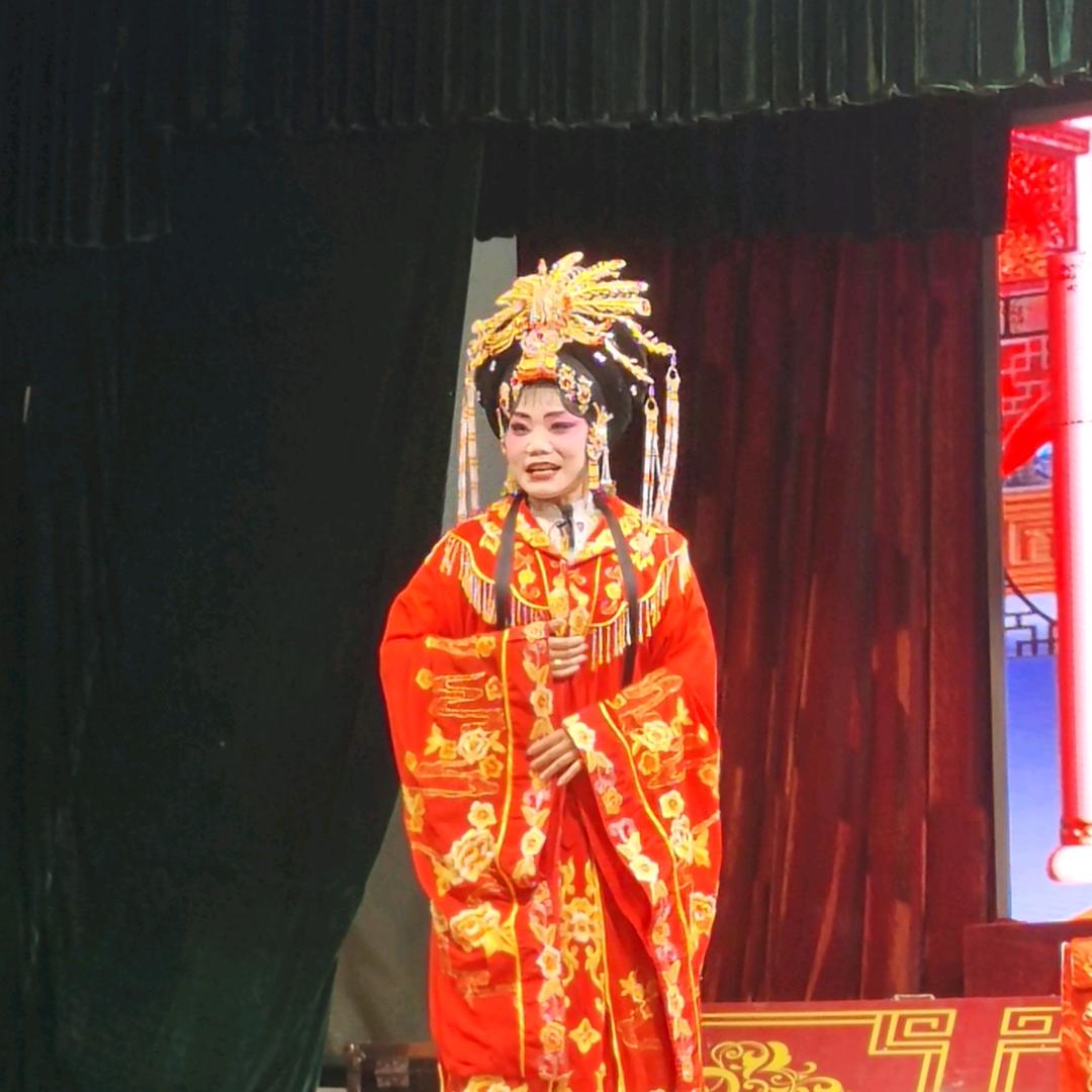 家有四千金，一个小公子，。