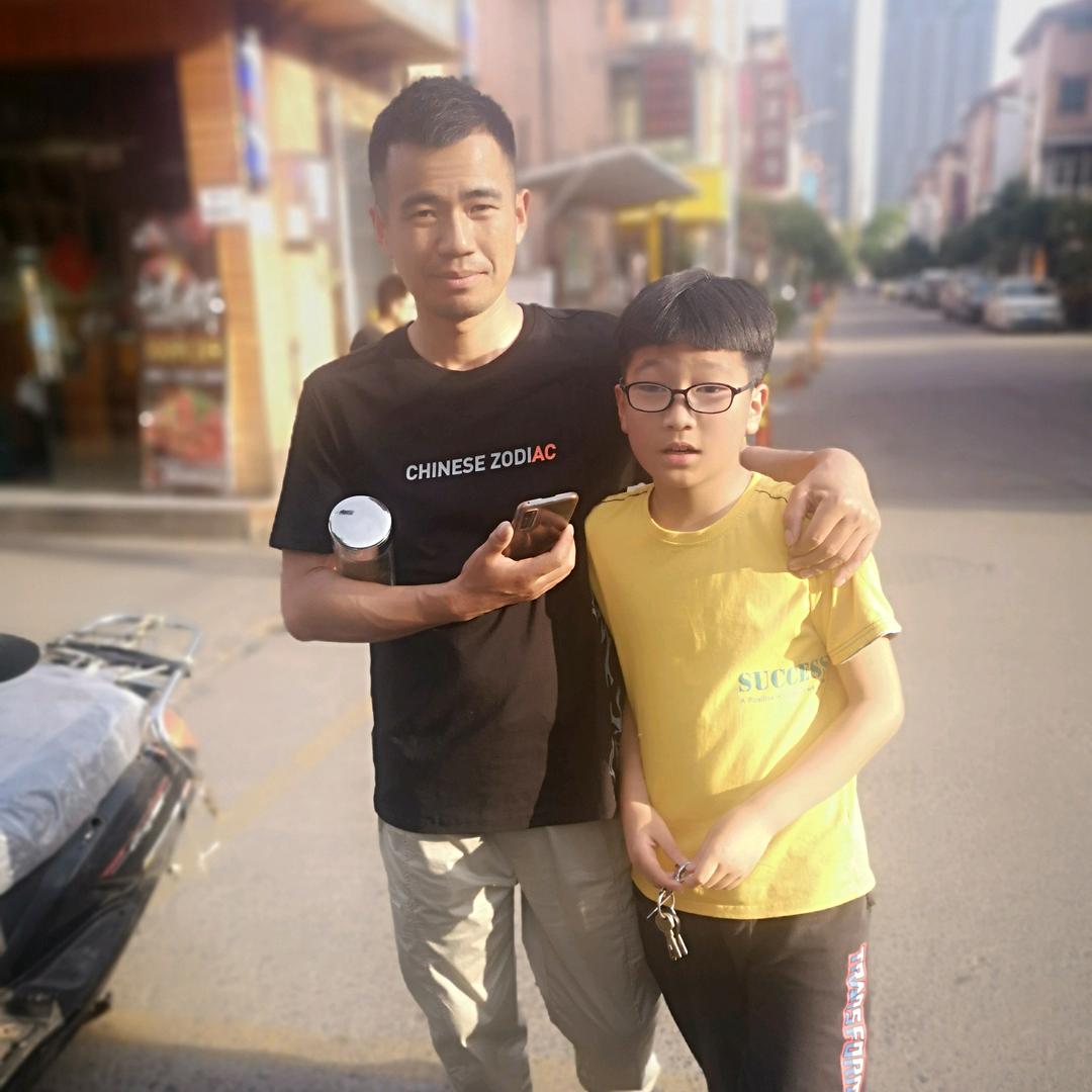 李想《鮰鱼搬运工》