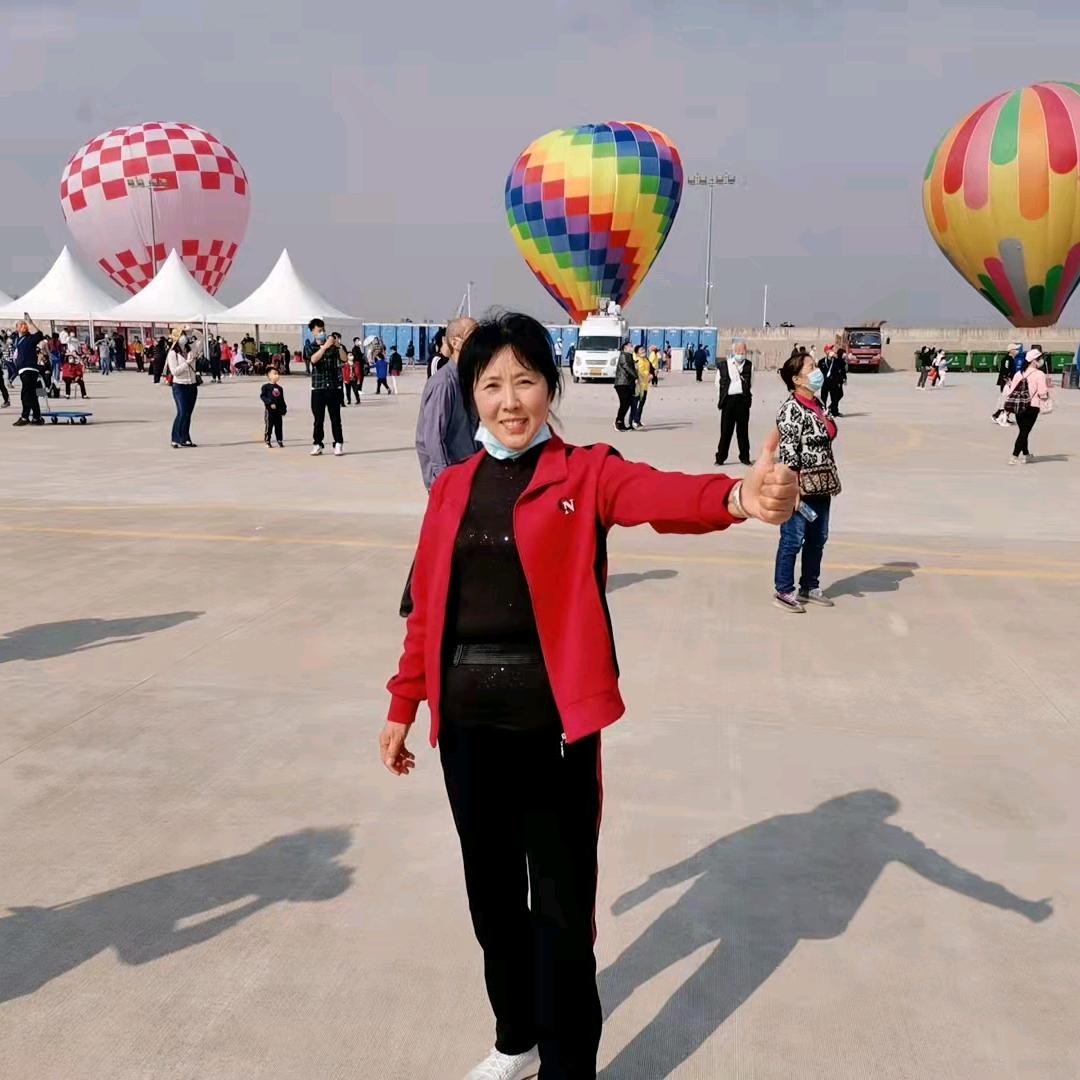 天蓝蓝（拒绝连续点赞）