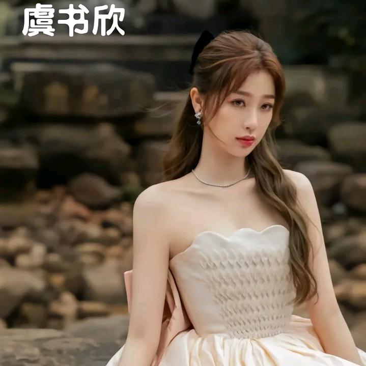 露娜.@