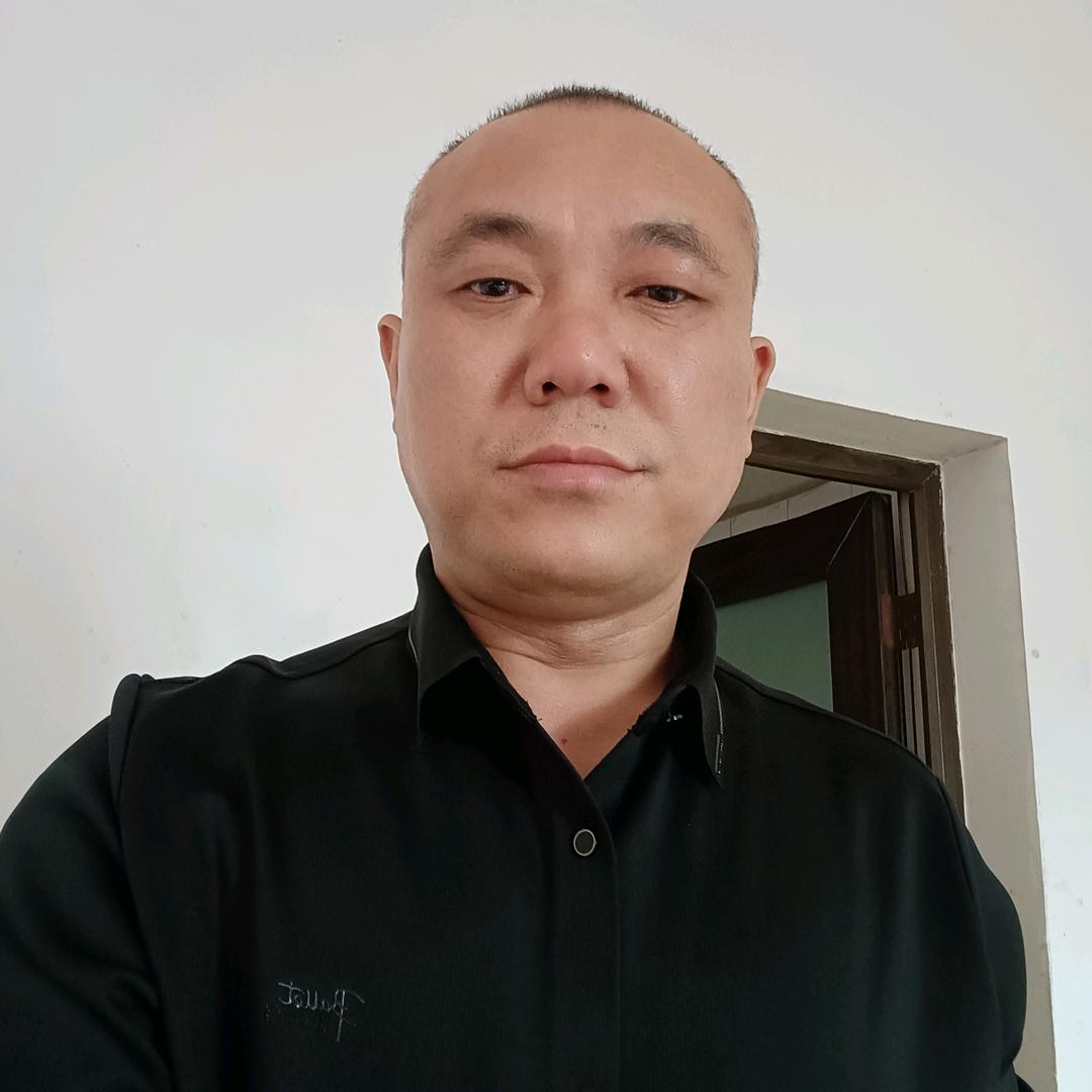 华哥正在努力，晚上九点半开播