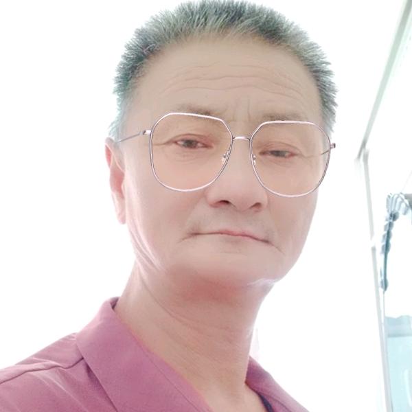 飞龙在天，公慧光明。