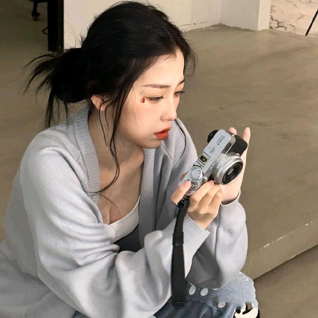 一口一个鸡腿子