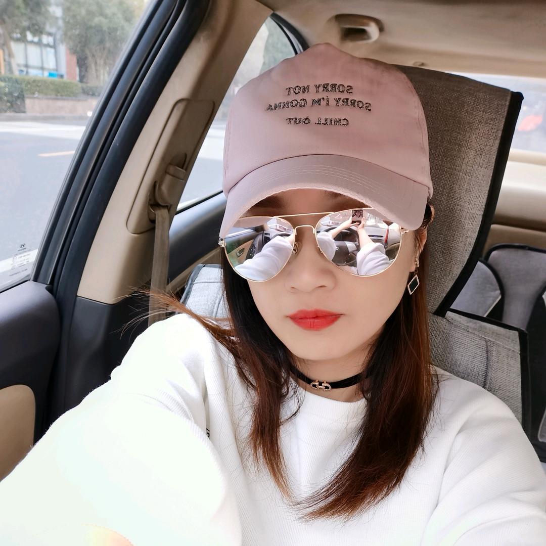 爱吃蛋糕的美少女