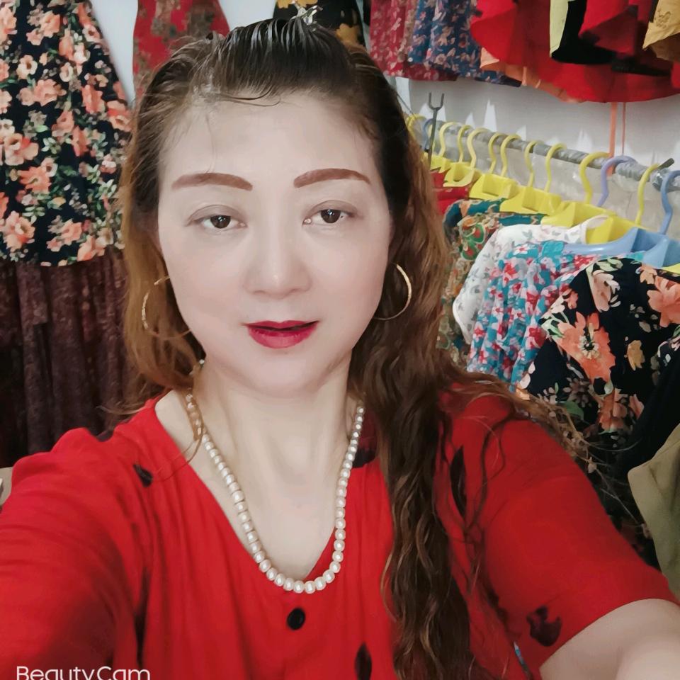 黄花岚岚服装