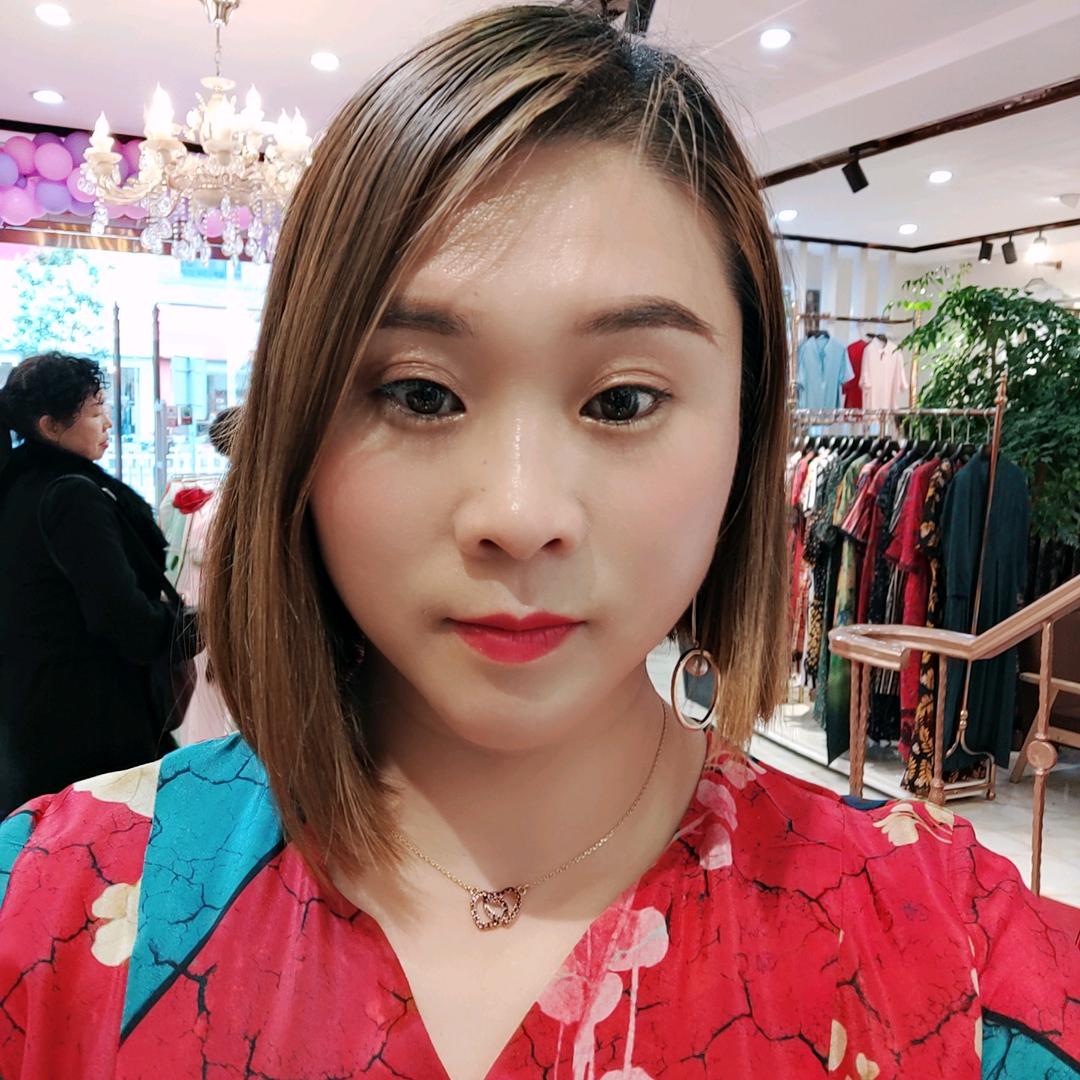 卖麻辣烫的小姐姐