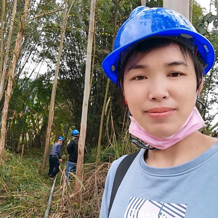 巴畴卜杏实木家具加工场
