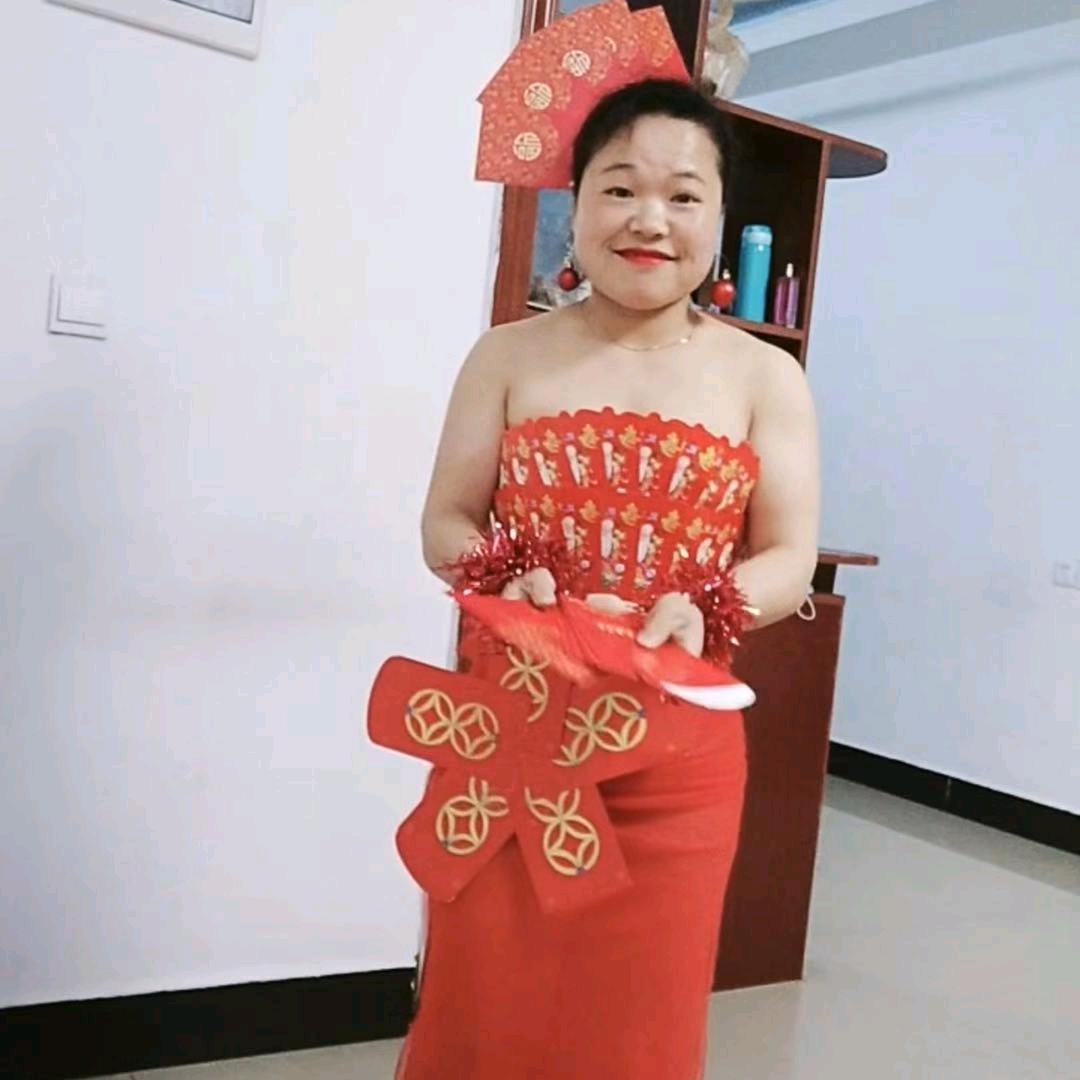 奉新卖飘空气球的妞妞