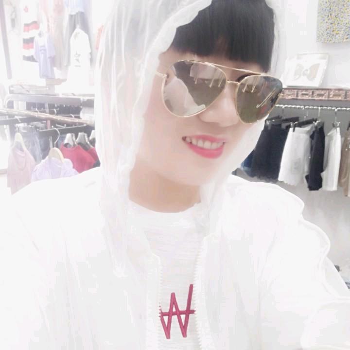 衣尚服饰(农行对门衣尚服饰)