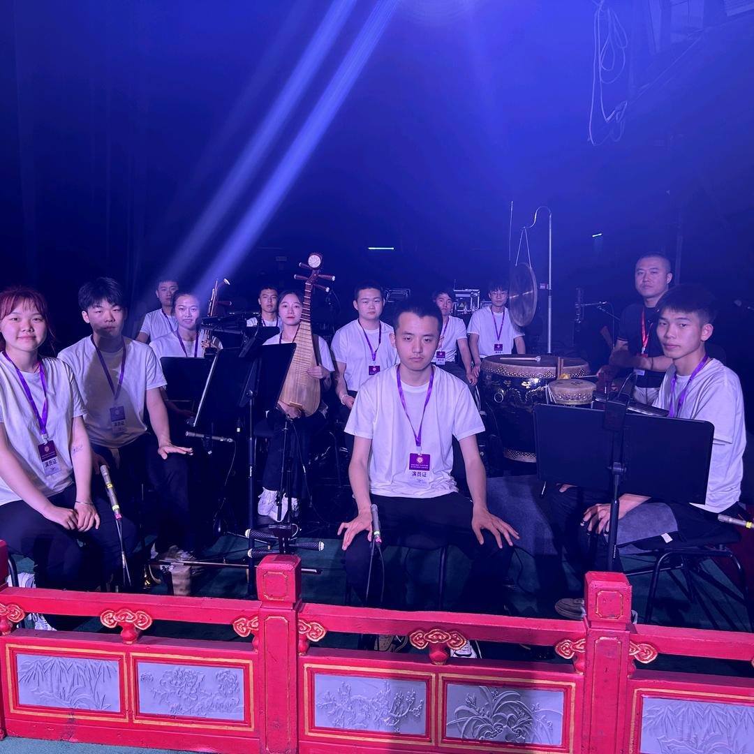 喜欢晋剧的精神小伙