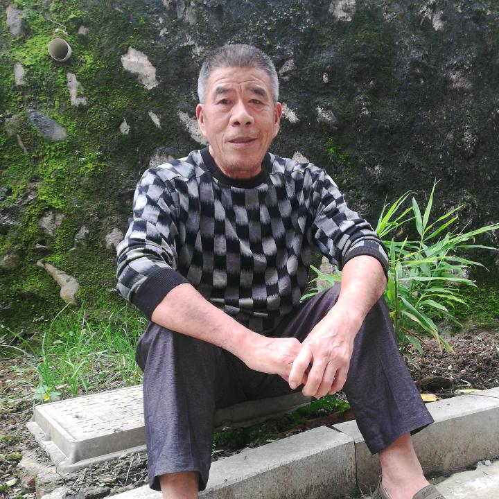 老农民🌻下午一点十分直播