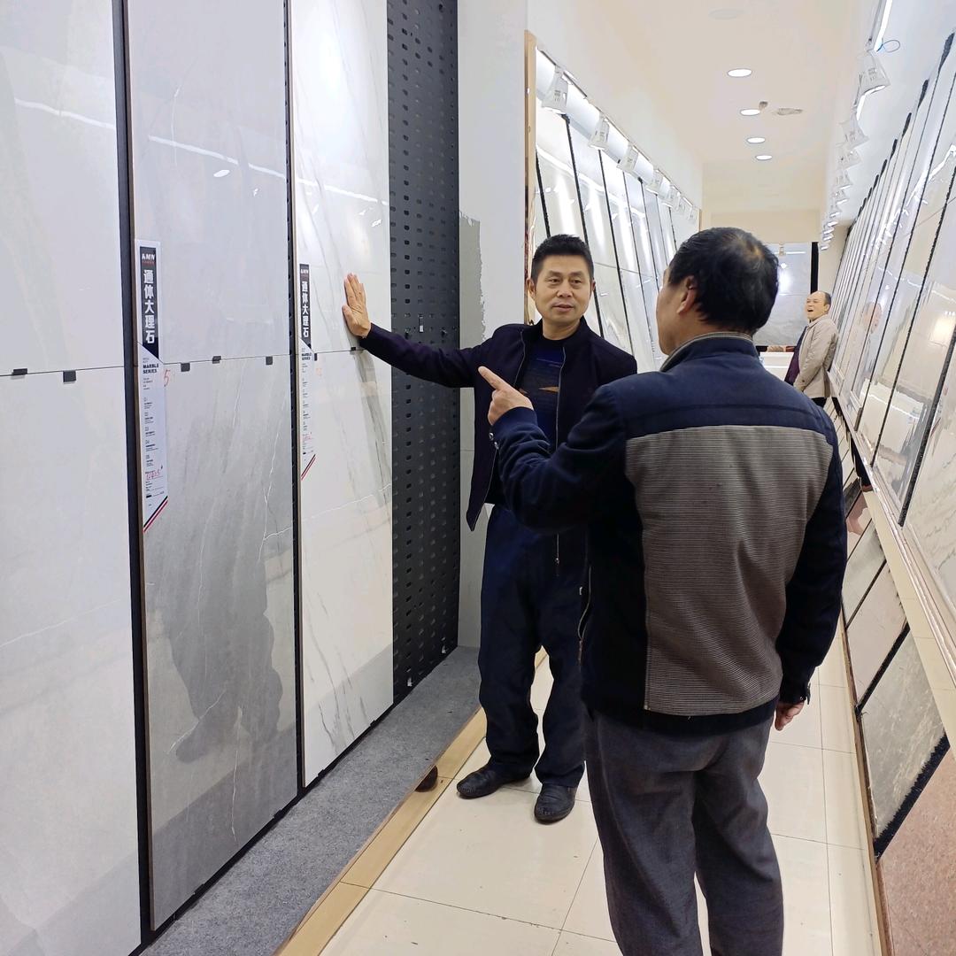 御佰建材仓库批发广东佛山瓷砖