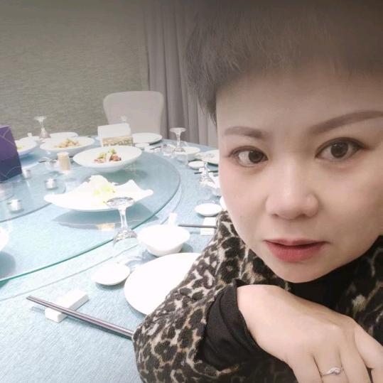 心中有爱，眼里有光