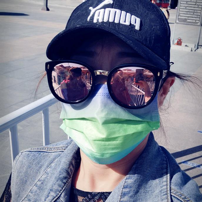 骑着绿驴的馿戳你一身钢笔水