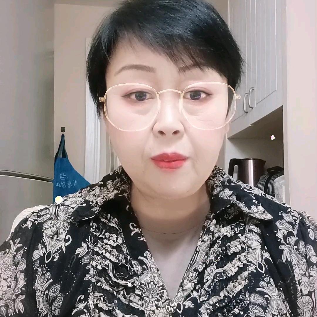 奶奶苦中有乐。