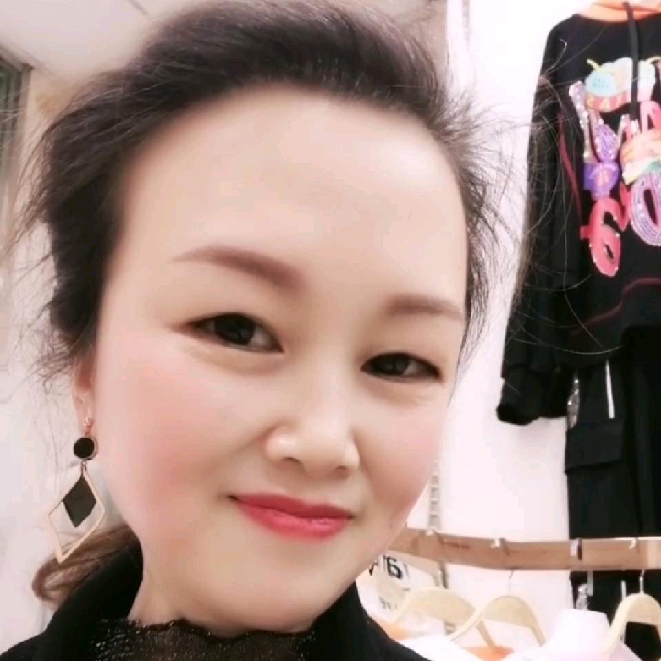 利川英姿纺女装