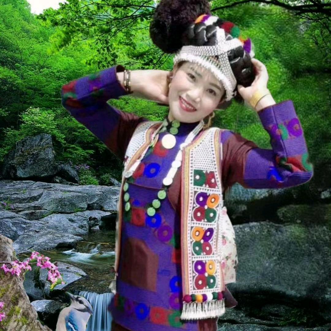 蒙自民族服装