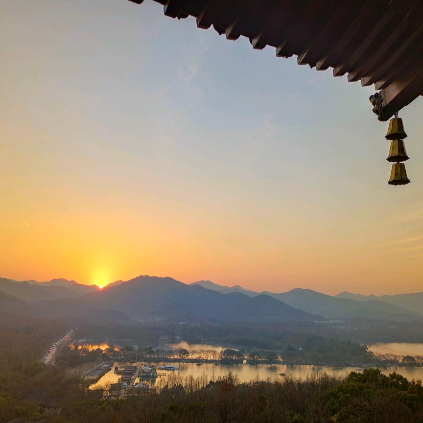 林深时，雾起。