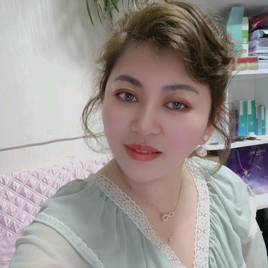 媛媛（猪下货小姐姐）