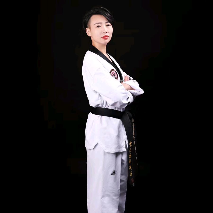 振威武术搏击凡满冠(二连浩特店)专用号