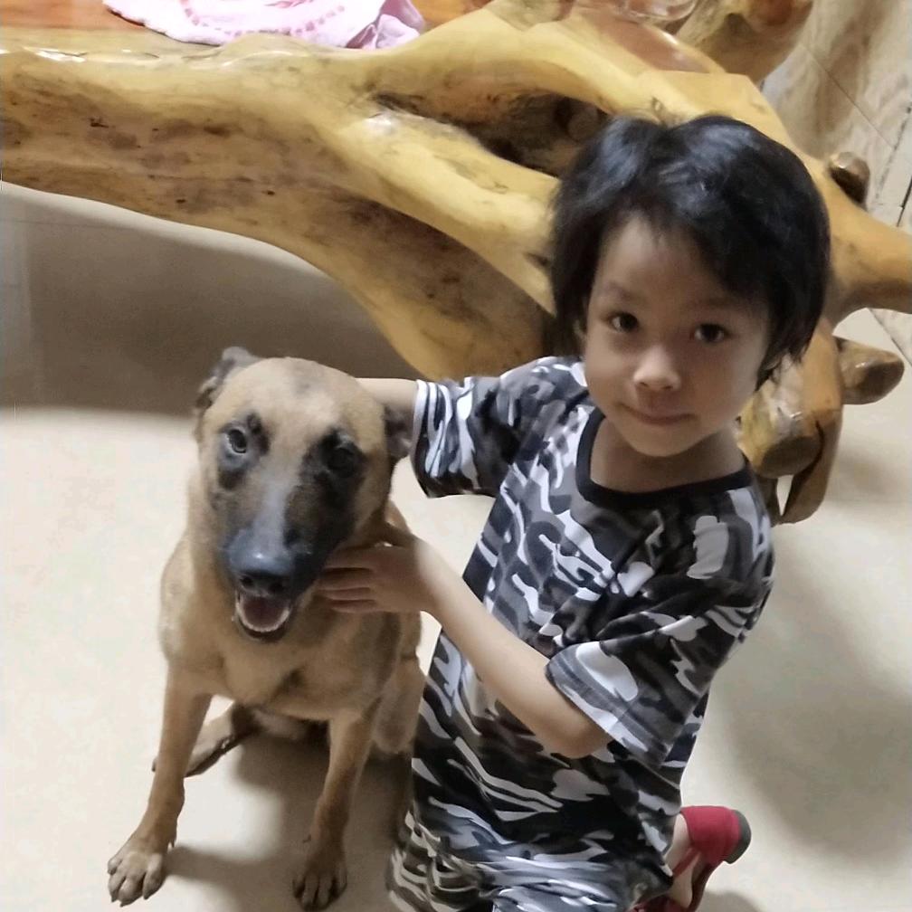 强辉瓷砖肆姑娘