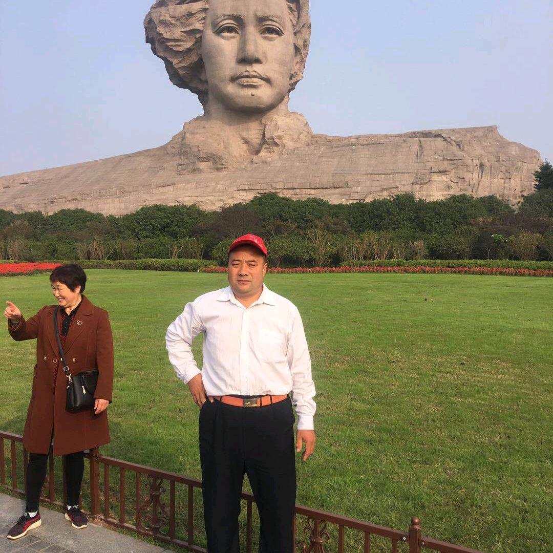 金鼎农贸市场胖哥肉食店长年加工香肠