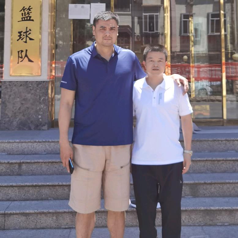 李严冰