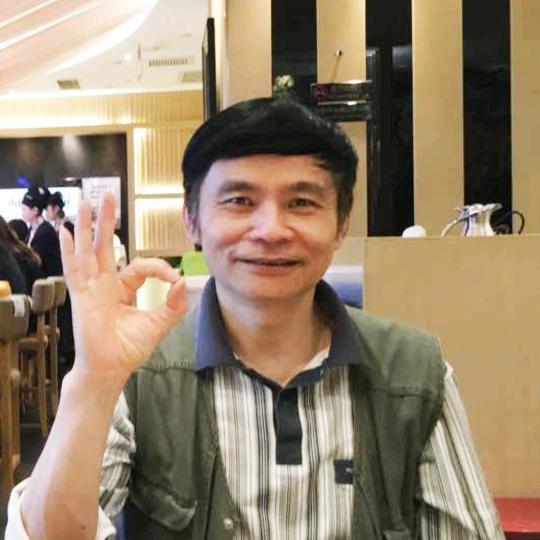 小馬哥爱玩蟋蟀