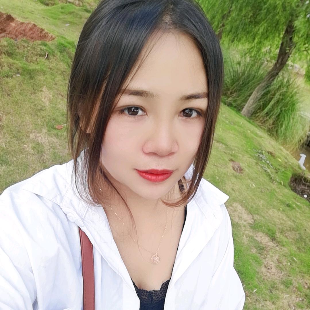 爱臭美的丫头