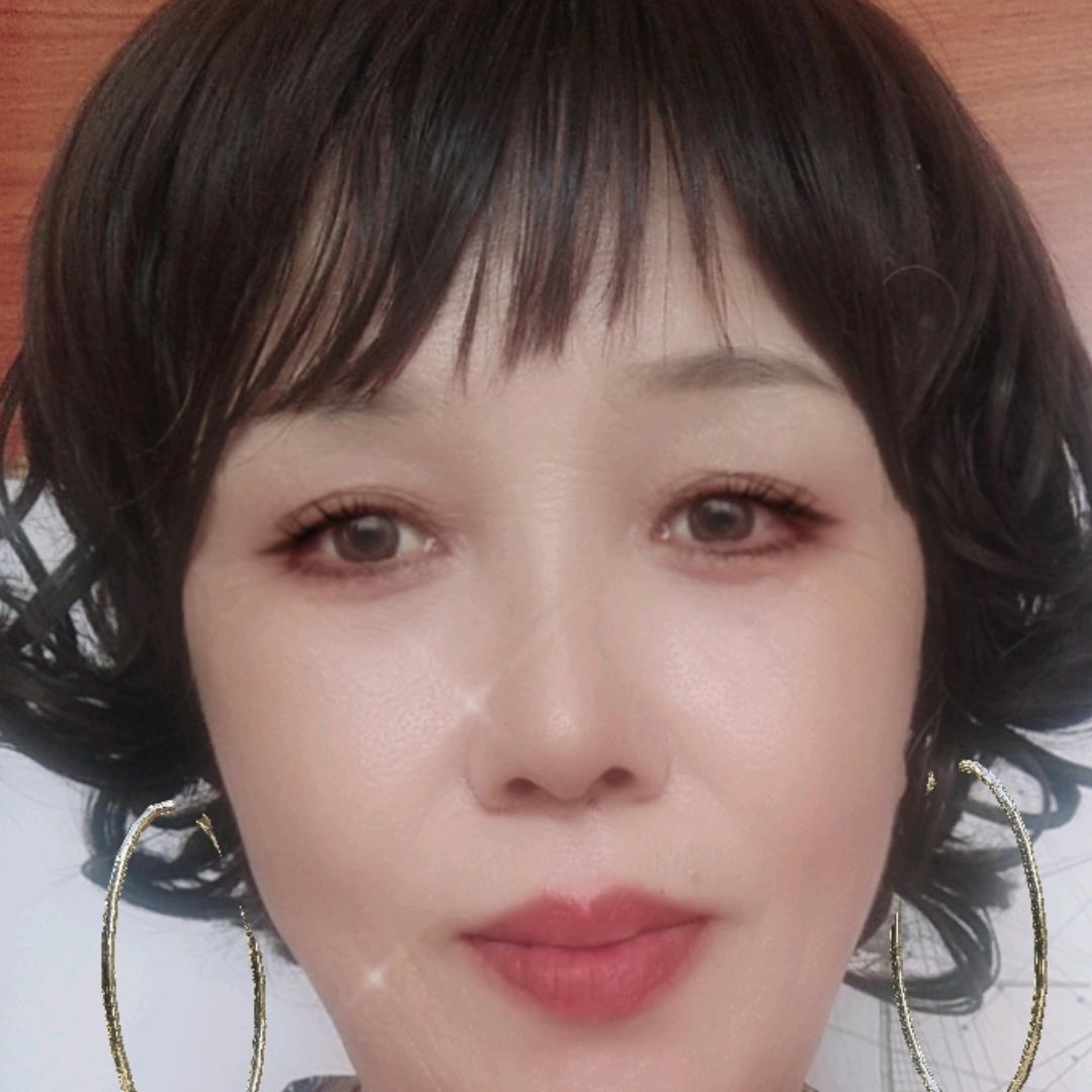 开心的大姐姐😄