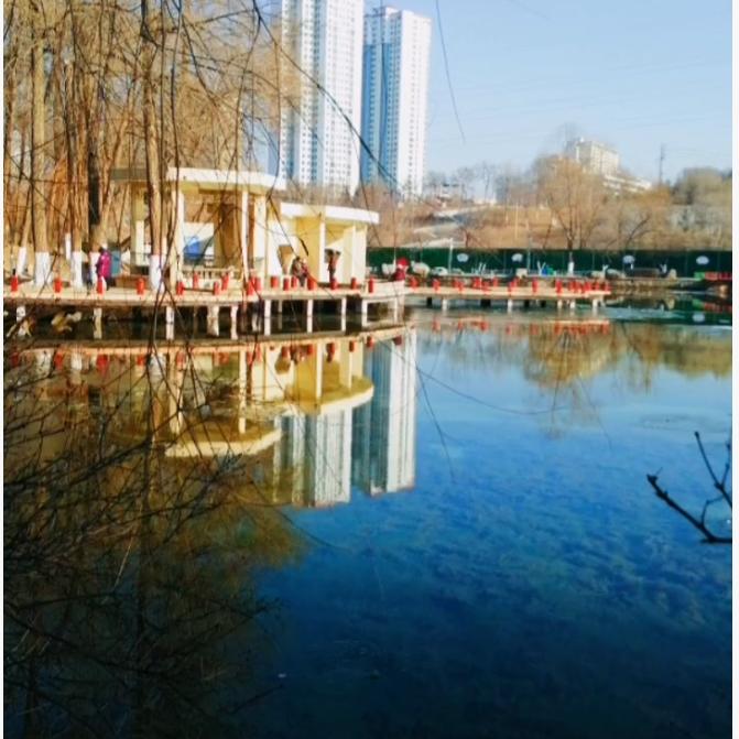 白雪皑皑