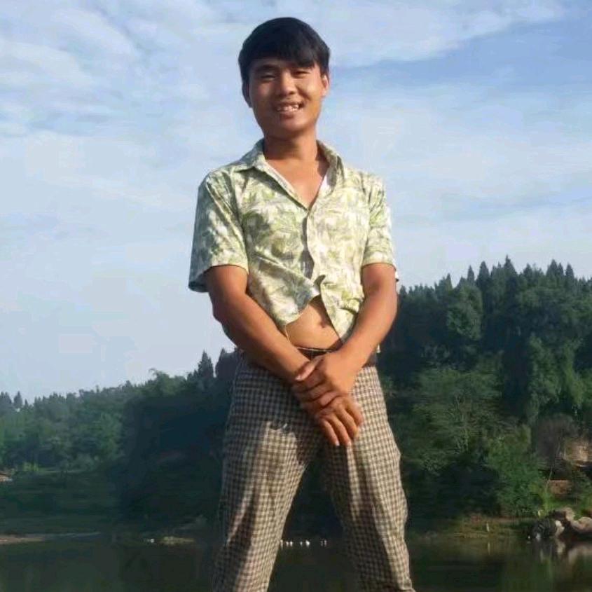 小小◉‿◉三哥