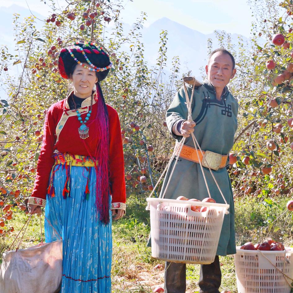 大凉山藏蒙夫妇