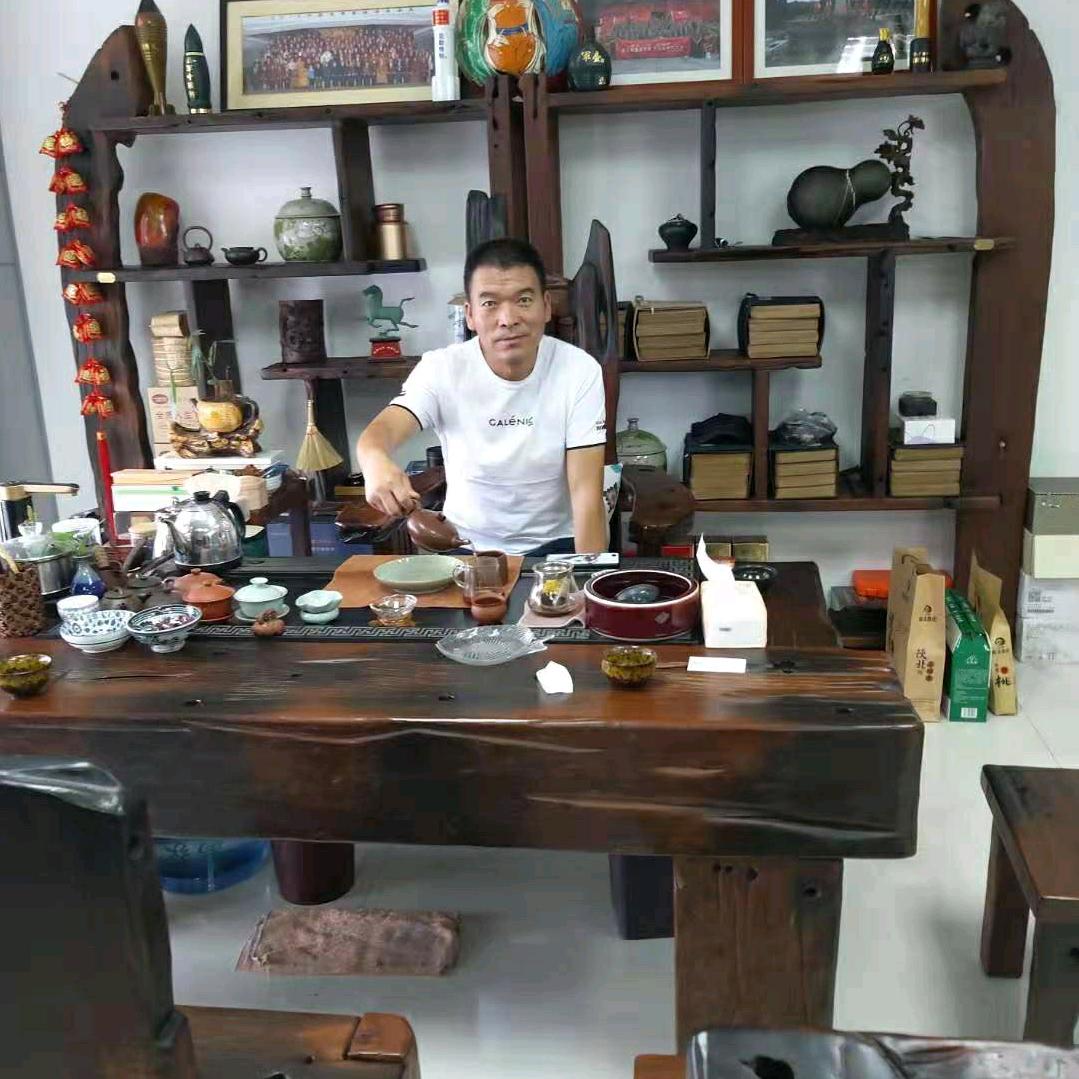 何永红大量收个中木头玉米