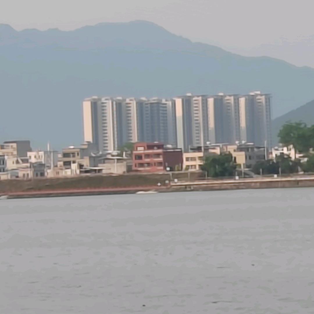 魔法衣橱(大小街店)官方号