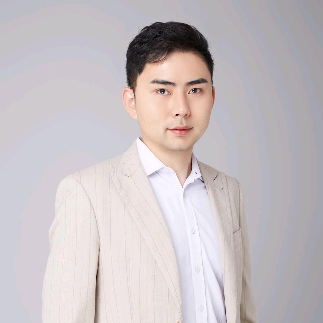 洪亮聊深房