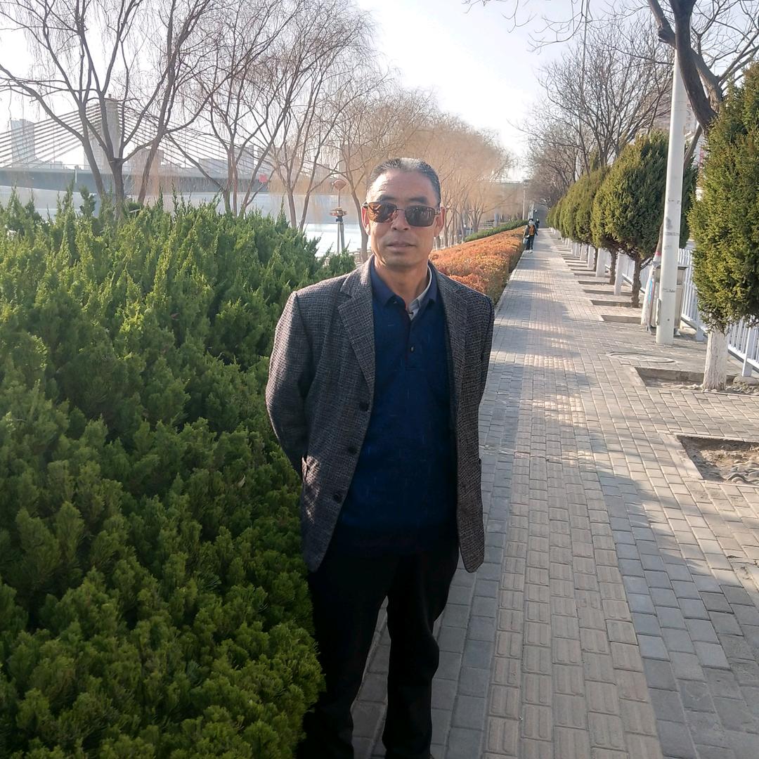 农村大爷 摆摊卖瓜子，早上10 30直播