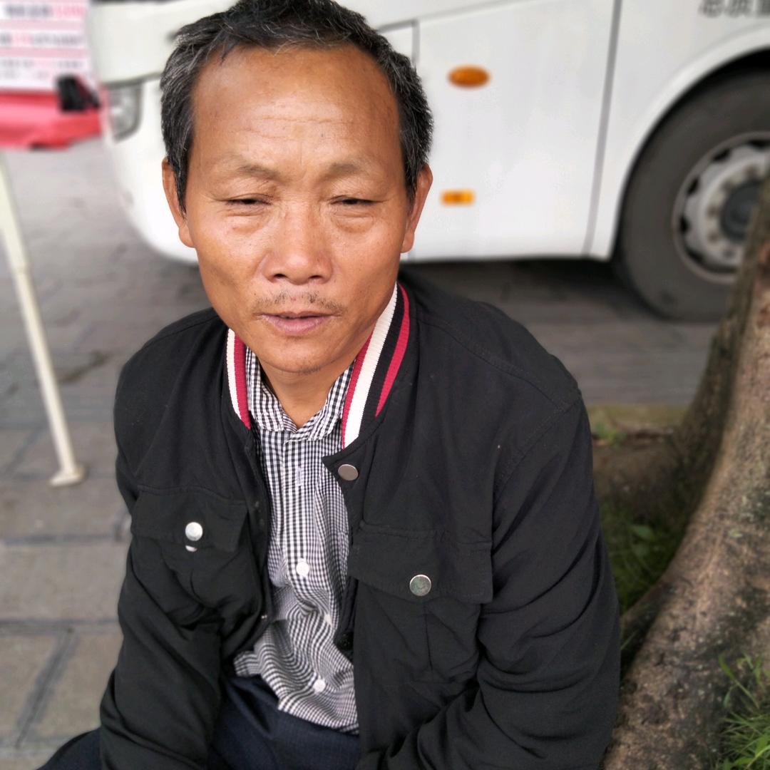 李家龙