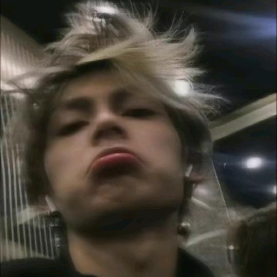 小霖（三角洲跑刀）