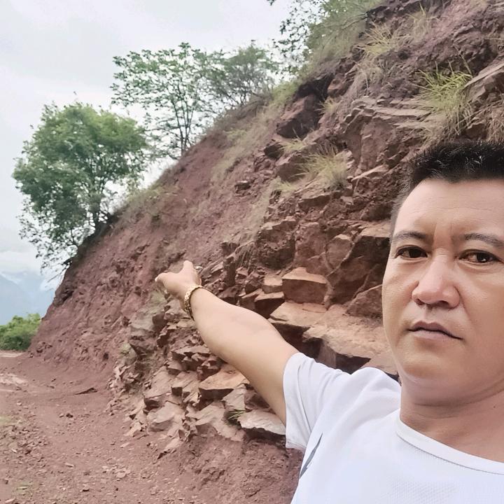 人穷脸丑，农村户口