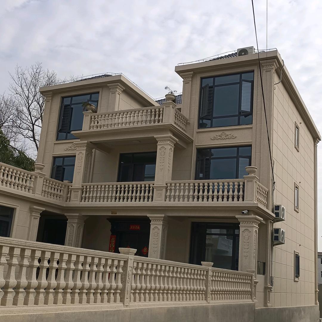 时尚别墅装饰现浇各式罗马柱线条栏杆窗套梁