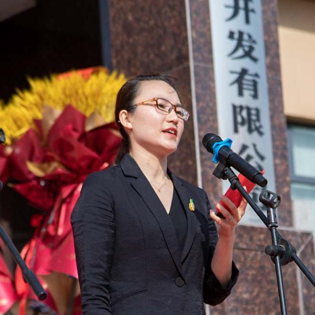 女厂长姓谭