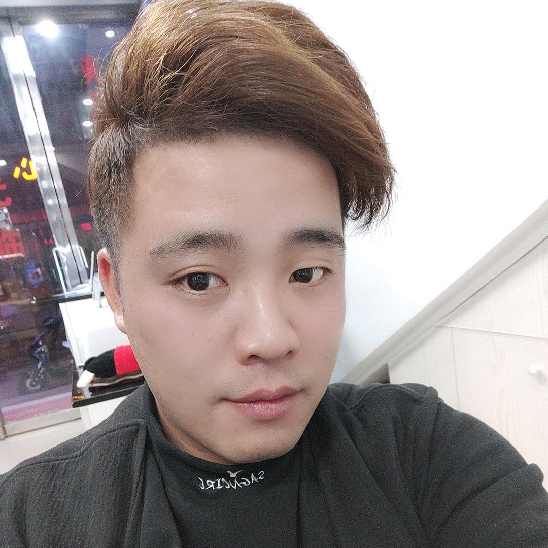 贵州发型设计师--阿龙