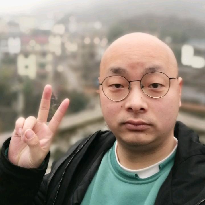 向伟这个人