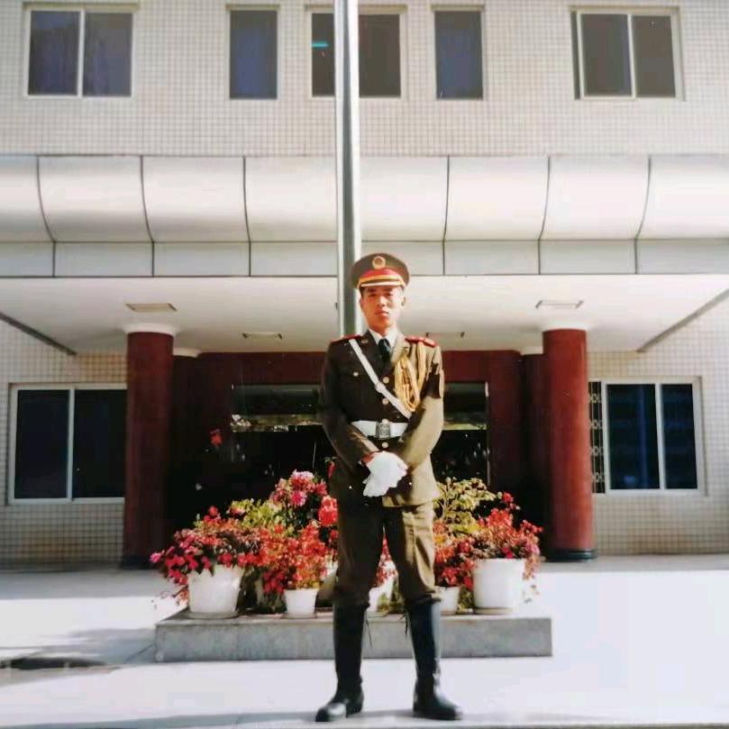 A白天卖肥，晚上送健康，空了斗斗地主