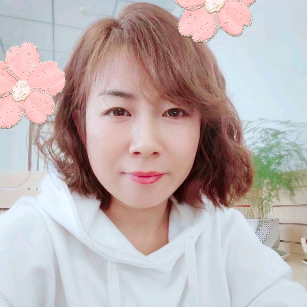 小何